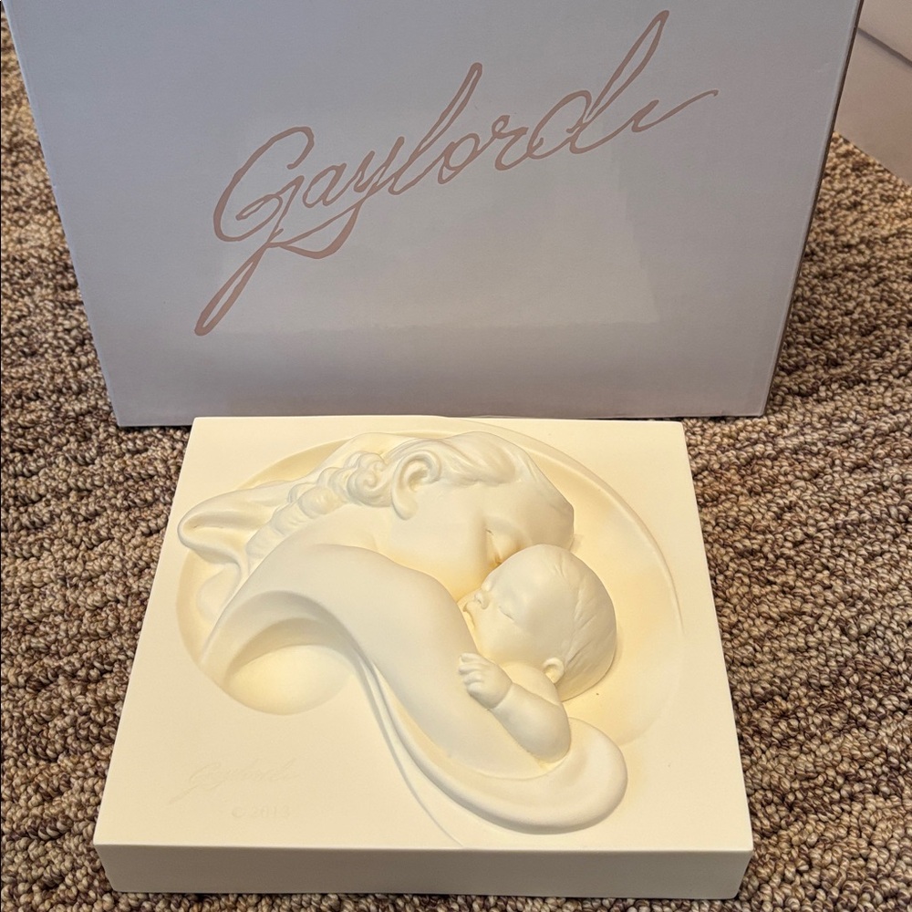 Gaylord Ho Sculpture - A Mother’s Love